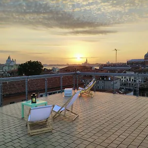 Sunny Terrace Hostel Venice